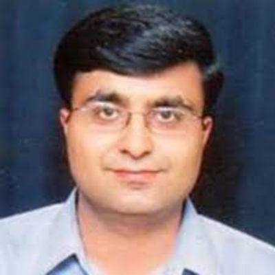 Dr. Vineet Relhan